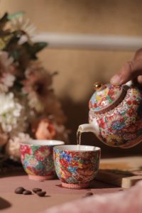 Vibrant teapot with qahwa cups - Image 2