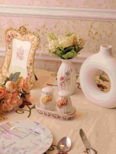 Crunchy Salt and Pepper Shaker - Image 3