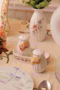 Crunchy Salt and Pepper Shaker - Image 5