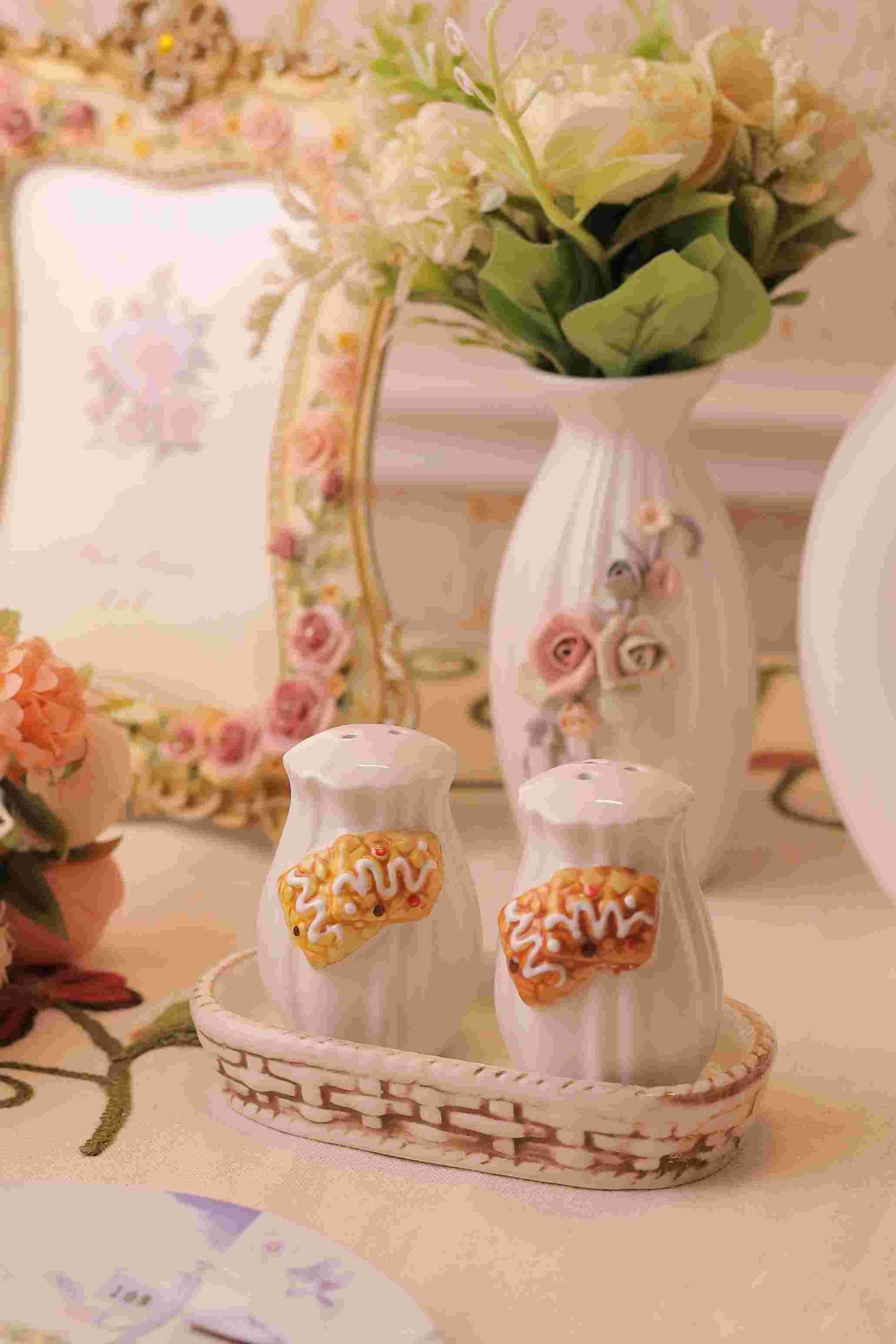 RIFaSiO1_PIE07I73Y5_2025-04-09_1 Crunchy Salt and Pepper Shaker - Image 1