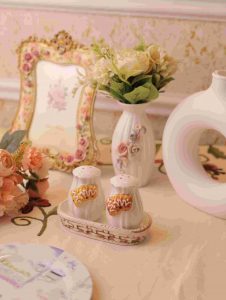 Crunchy Salt and Pepper Shaker - Image 2