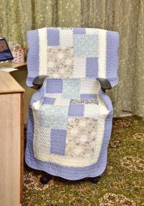 Classy Contemporary Floral Border Checks Patterned Blue Quilted Chair Cover/ Sujni