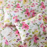 King Quilt Set, 3-Piece Lightweight Soft Bedspread Coverlet (104x90 inches) Rustic Spring Bedding Set with 2 Pillow Shams, Hot Pink Rose Red Flower - Image 2