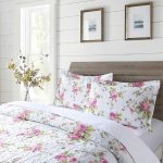King Size Quilt Set, 3-Piece Lightweight Soft Bedspread Coverlet (104x90 in) with 2 Pillow Shams (20x36 in) for All Season,Rose Floral Print - Image 4