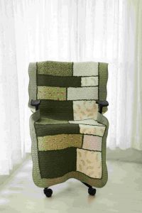 Patterned shade of green quilted chair sujni