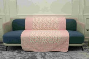 Floral pink quilted sofa sujni